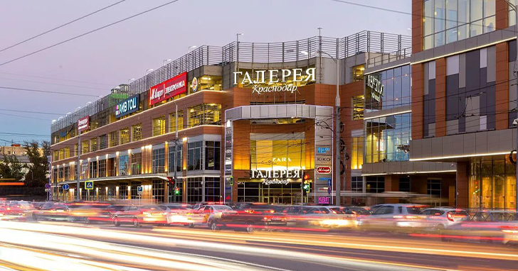 Вся информация на вывесках должна размещаться с соблюдением требований законодательства о государственном языке РФ. Нарушение языковых норм может стать основанием для отказа в согласовании. Это нужно предусмотреть в дизайне вывесок.