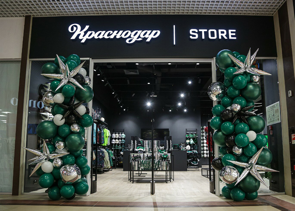 Даже неиспользуемая рекламная конструкция должна быть закрыта однотонным техническим баннером светлых тонов. Пустующую вывеску без баннера считают нарушением, за которое предусмотрена административная ответственность.